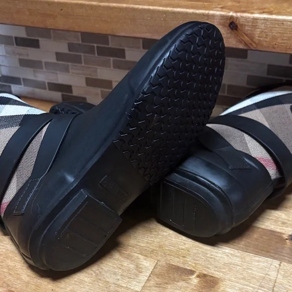 Burberry women’s boots size 8  with Free COA included !!! - Picture 8 of 12